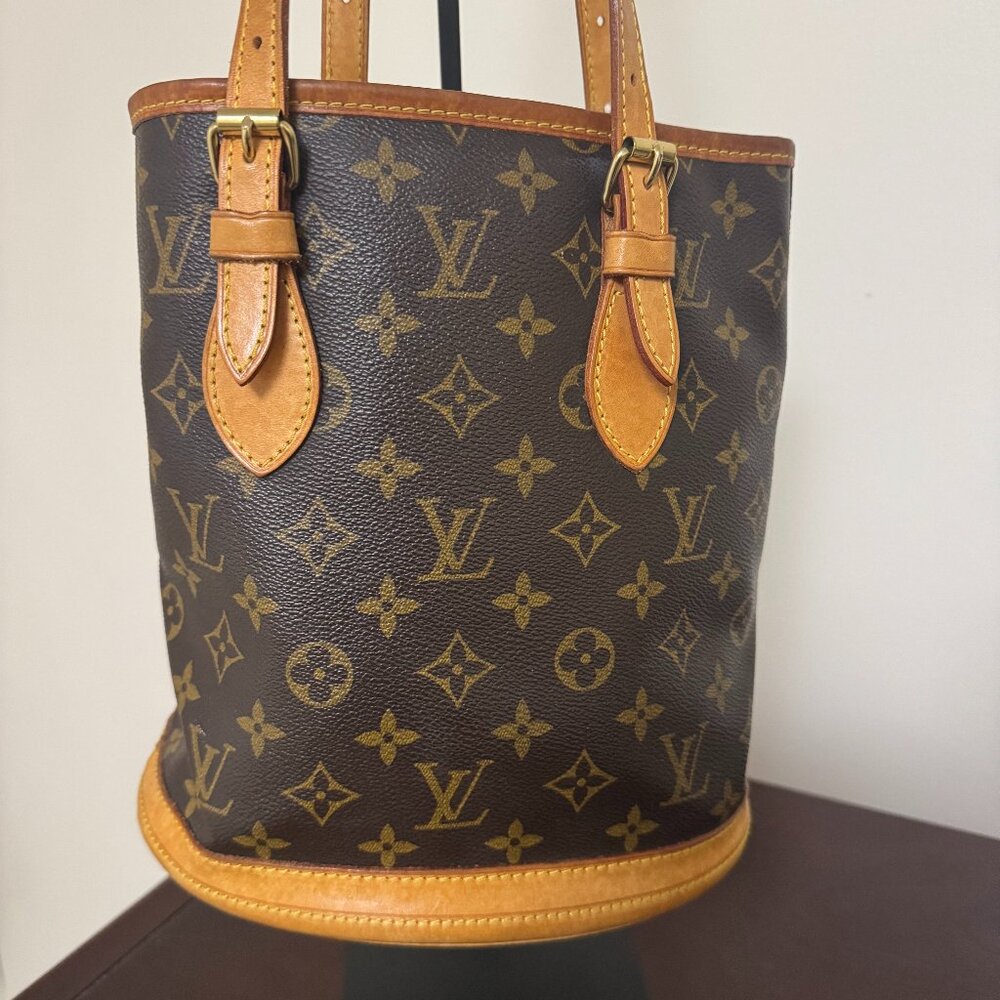 Louis Vuitton Monogram LV Petit Bucket Bag - Picture 2 of 11
